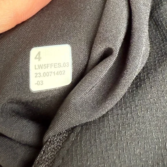 Lululemon License to Train High-Rise Pant
Black Size 4 EUC - Picture 5 of 5